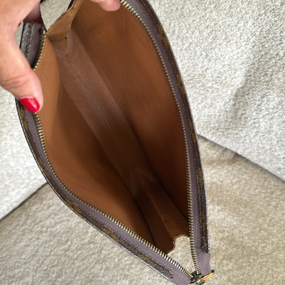 Louis Vuitton pouch - Picture 12 of 14